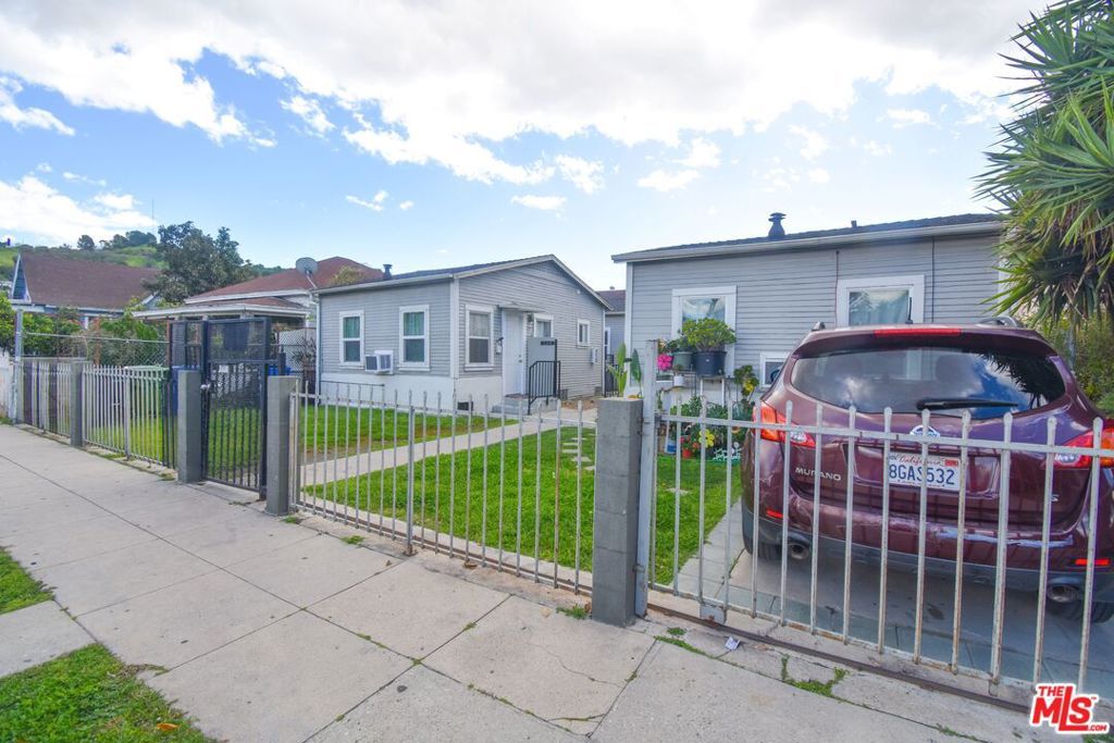 Image 1 of property listing at 206 E Avenue 40, Los Angeles, CA 90031