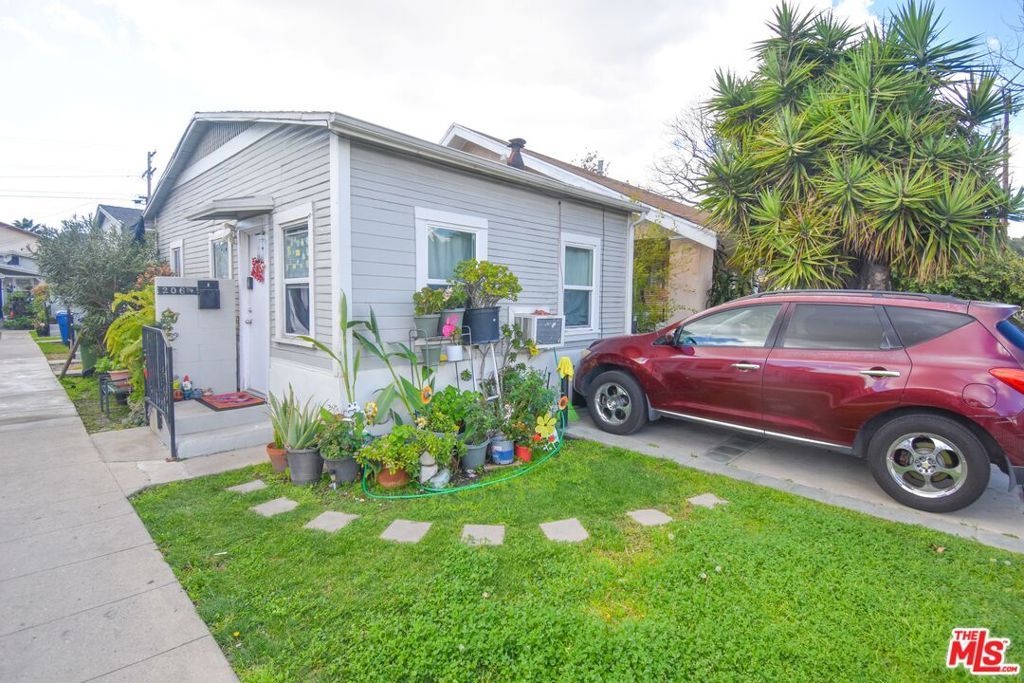 Image 2 of property listing at 206 E Avenue 40, Los Angeles, CA 90031