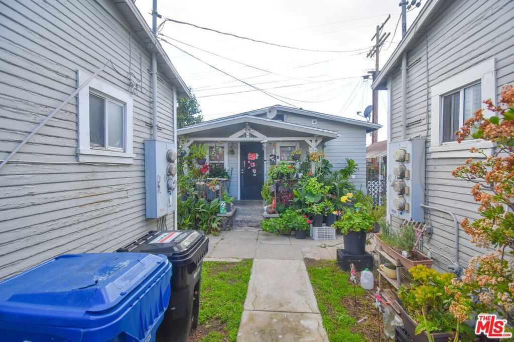 Image 4 of property listing at 206 E Avenue 40, Los Angeles, CA 90031