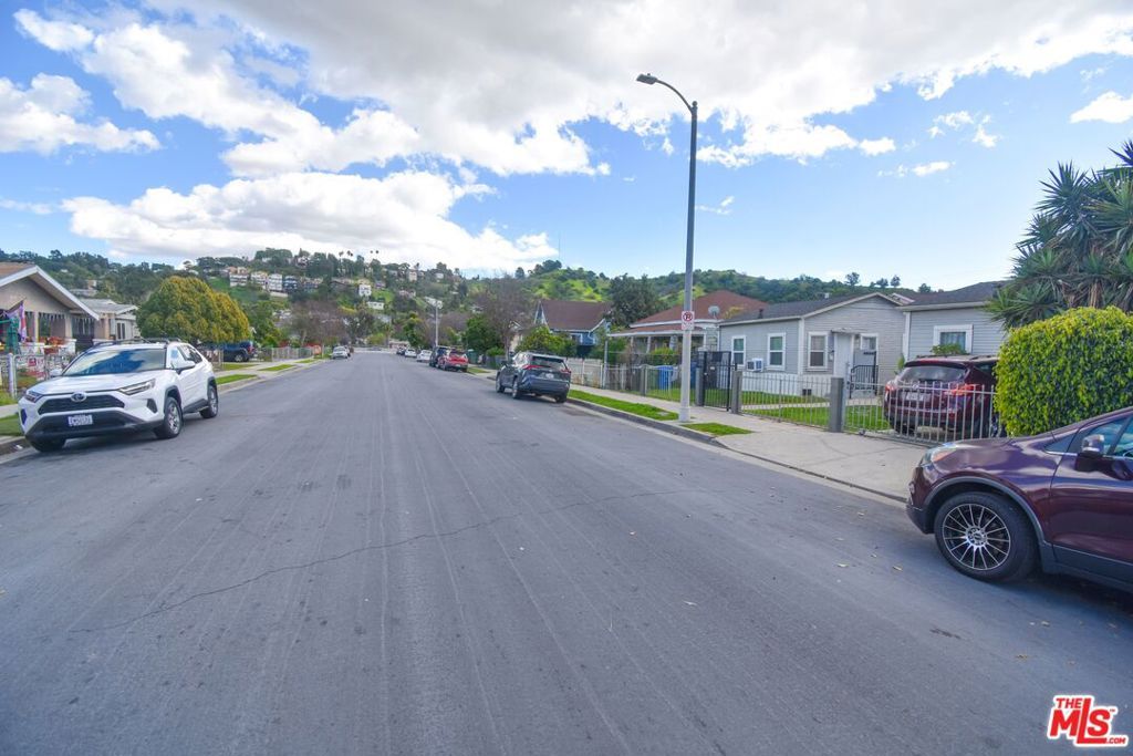 Image 7 of property listing at 206 E Avenue 40, Los Angeles, CA 90031