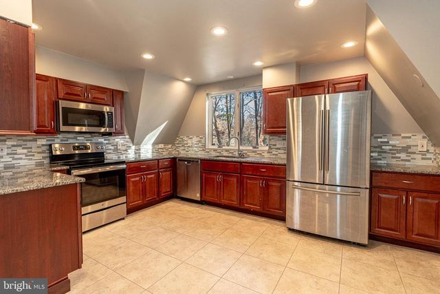 811 CEDAR AVE, Essex, MD 21221