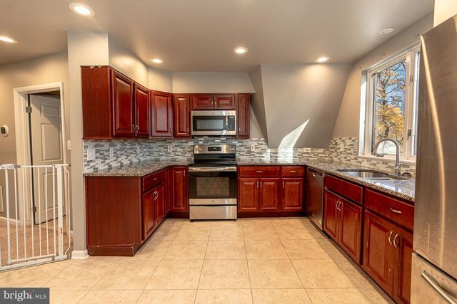 811 CEDAR AVE, Essex, MD 21221