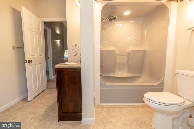 811 CEDAR AVE, Essex, MD 21221