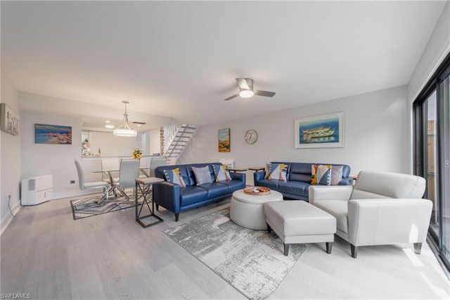 820 Meadowland DR # D, Naples, FL 34108