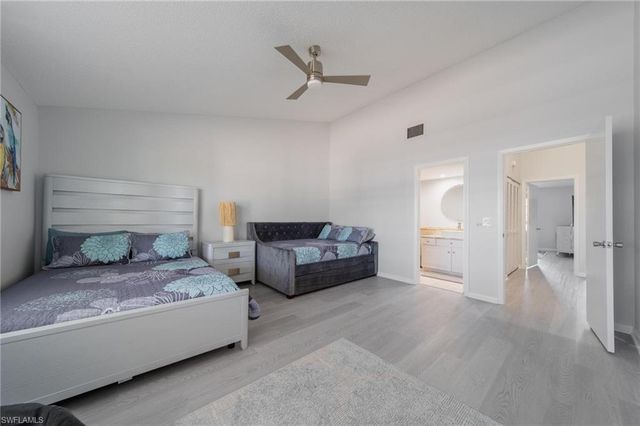 820 Meadowland DR # D, Naples, FL 34108