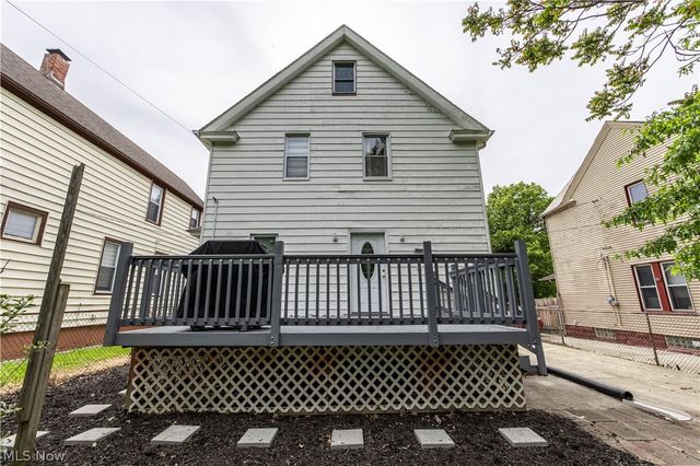 1465 Newman Avenue, Lakewood, OH 44107