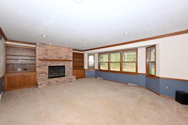 822 S Comanche LANE, Waukesha, WI 53188