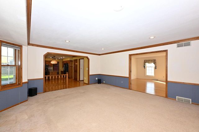 822 S Comanche LANE, Waukesha, WI 53188
