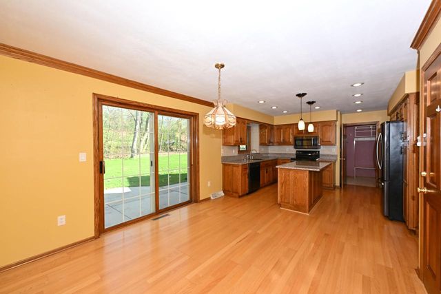 822 S Comanche LANE, Waukesha, WI 53188
