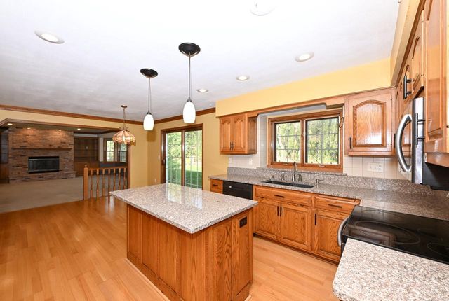 822 S Comanche LANE, Waukesha, WI 53188