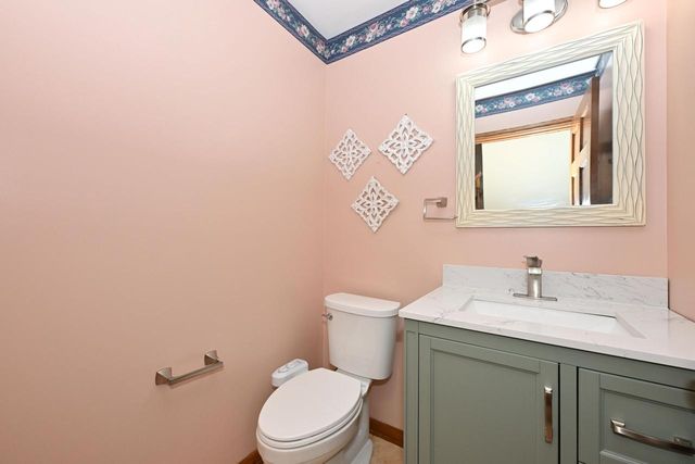 822 S Comanche LANE, Waukesha, WI 53188