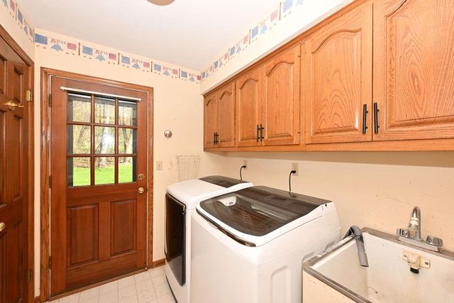 822 S Comanche LANE, Waukesha, WI 53188