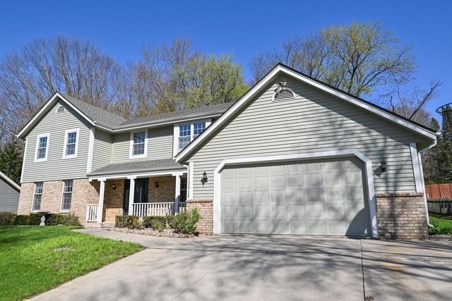822 S Comanche LANE, Waukesha, WI 53188