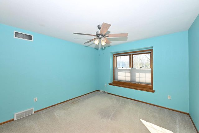 822 S Comanche LANE, Waukesha, WI 53188