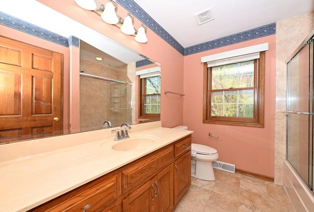 822 S Comanche LANE, Waukesha, WI 53188