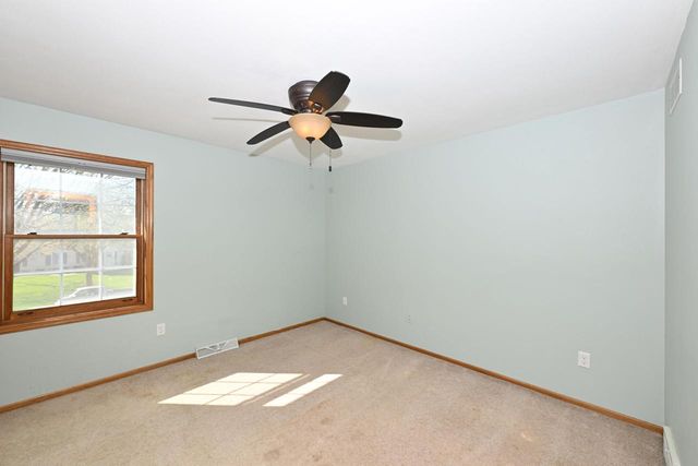 822 S Comanche LANE, Waukesha, WI 53188