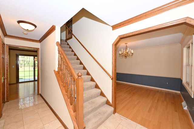 822 S Comanche LANE, Waukesha, WI 53188