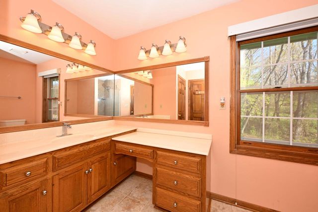 822 S Comanche LANE, Waukesha, WI 53188