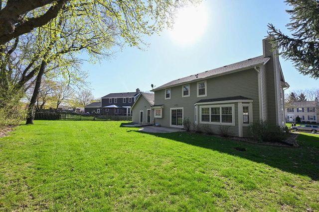 822 S Comanche LANE, Waukesha, WI 53188