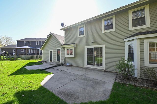 822 S Comanche LANE, Waukesha, WI 53188