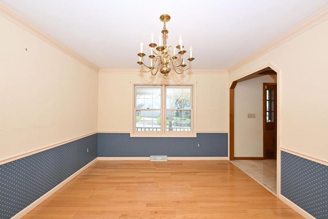 822 S Comanche LANE, Waukesha, WI 53188