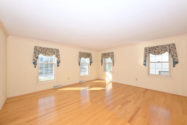 822 S Comanche LANE, Waukesha, WI 53188