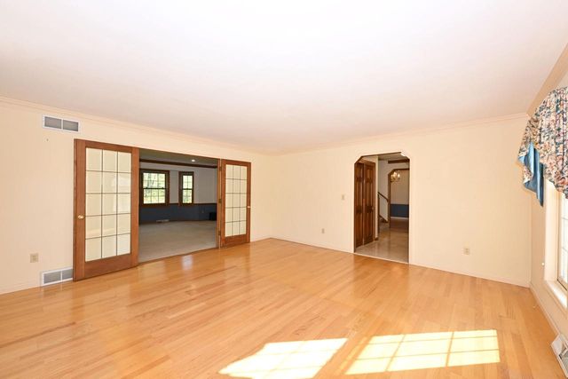 822 S Comanche LANE, Waukesha, WI 53188