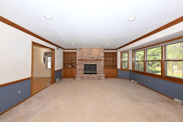 822 S Comanche LANE, Waukesha, WI 53188