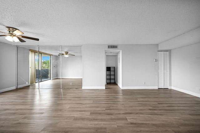 6190 Woodlands Boulevard 312, Tamarac, FL 33319