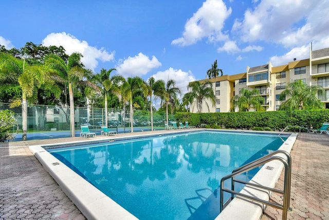 6190 Woodlands Boulevard 312, Tamarac, FL 33319