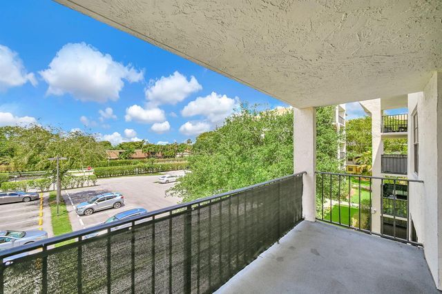 6190 Woodlands Boulevard 312, Tamarac, FL 33319
