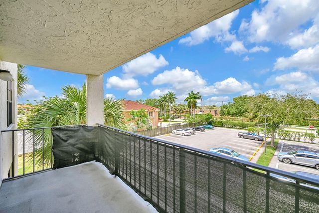 6190 Woodlands Boulevard 312, Tamarac, FL 33319