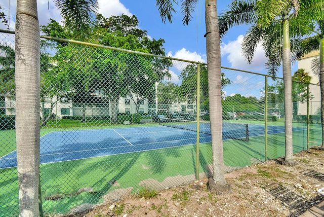 6190 Woodlands Boulevard 312, Tamarac, FL 33319