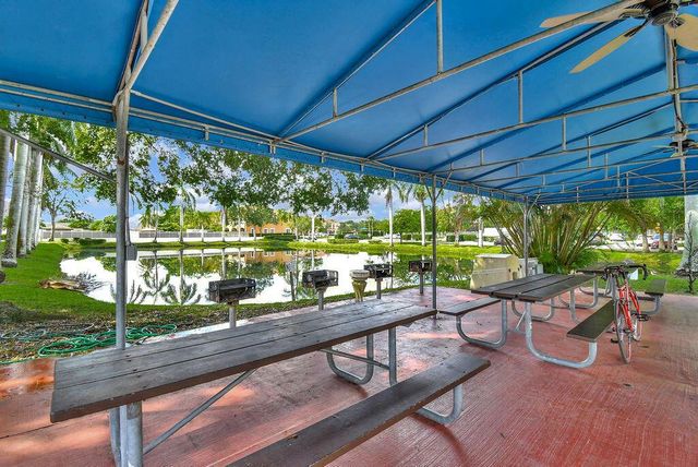 6190 Woodlands Boulevard 312, Tamarac, FL 33319
