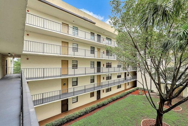 6190 Woodlands Boulevard 312, Tamarac, FL 33319
