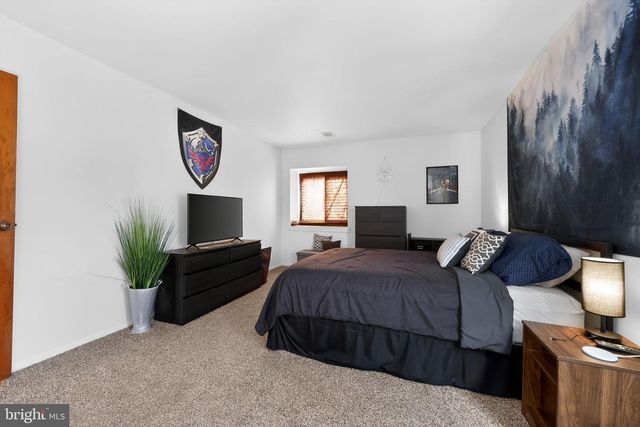 196 HUNTER CT, Marlton, NJ 08053