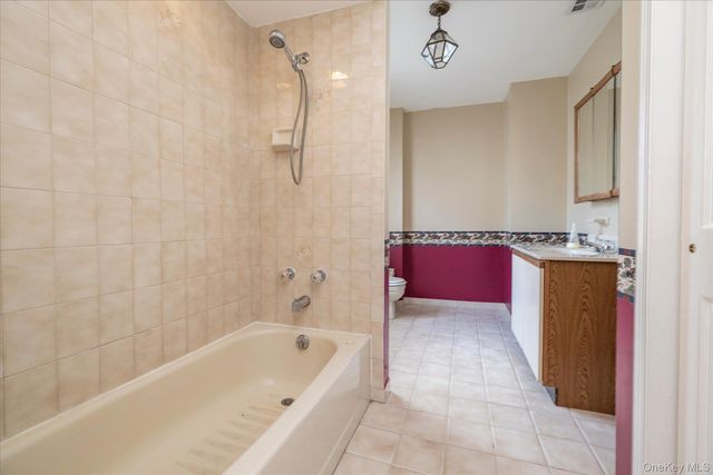 1 Ridgewood Drive, Wantagh, NY 11793