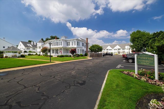 1 Ridgewood Drive, Wantagh, NY 11793