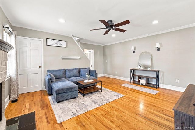 1 Ridgewood Drive, Wantagh, NY 11793