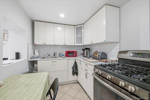 1210 Plainview Avenue, Far Rockaway, NY 11691