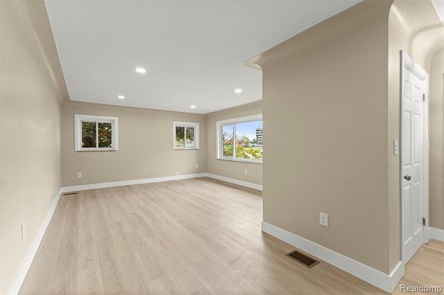 633 S Pontiac Trail, Walled Lake, MI 48390