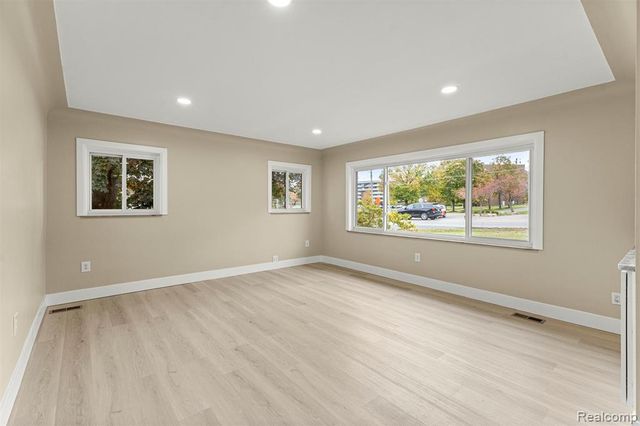 633 S Pontiac Trail, Walled Lake, MI 48390