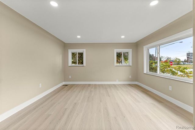 633 S Pontiac Trail, Walled Lake, MI 48390