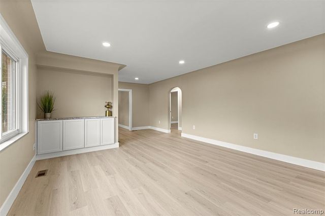 633 S Pontiac Trail, Walled Lake, MI 48390