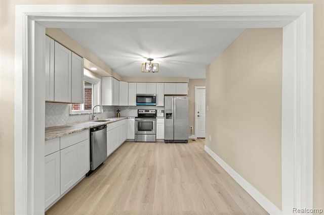 633 S Pontiac Trail, Walled Lake, MI 48390