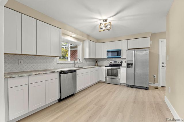 633 S Pontiac Trail, Walled Lake, MI 48390