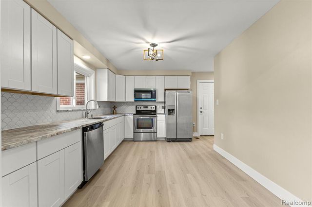 633 S Pontiac Trail, Walled Lake, MI 48390