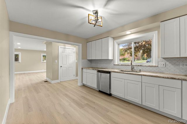 633 S Pontiac Trail, Walled Lake, MI 48390