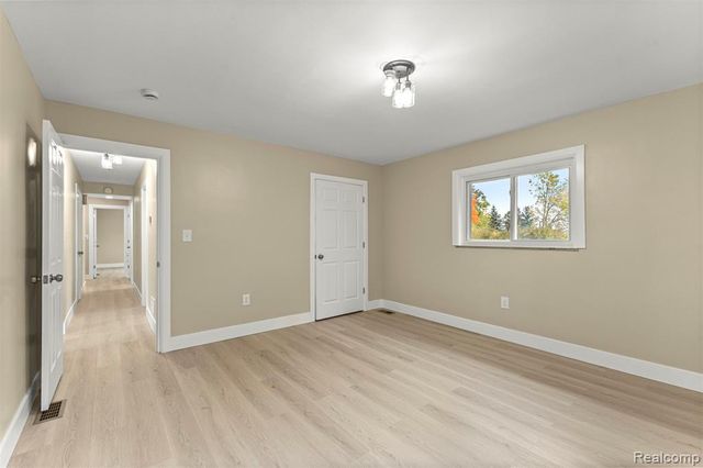 633 S Pontiac Trail, Walled Lake, MI 48390