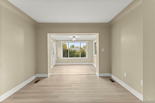 633 S Pontiac Trail, Walled Lake, MI 48390